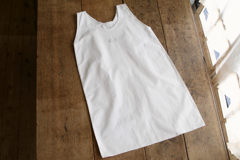 イニシャル刺繍のリネンナイティ　フランス　アンティークストリュフ