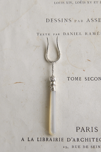 小さなサービングフォーク　ヴィクトリアン　イギリス　アンティークストリュフ