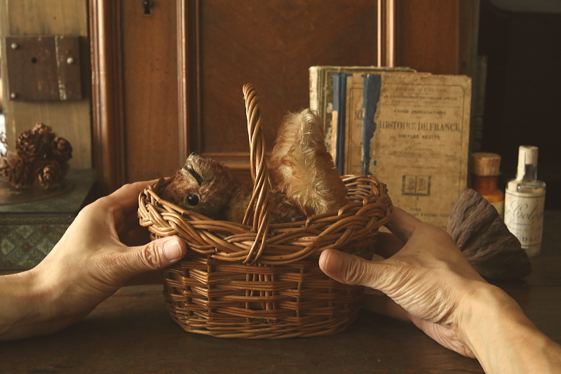 小さなハンドルバスケット　イギリス　チャイルドバスケット　アンティークストリュフ