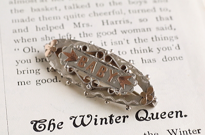 MOTHER AND BABY ブローチ　ヴィクトリアン　イギリス アンティークストリュフ