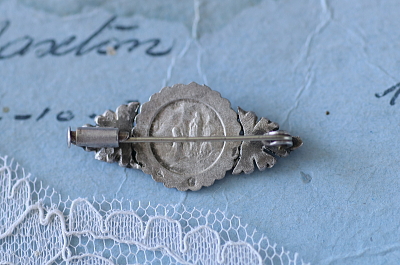 マリア様のシルバーマーカサイトブローチ　フランス　アンティークストリュフ