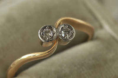 オールドカットダイヤモンド　トワ・エ・モアリング　イギリス　アンティークストリュフ