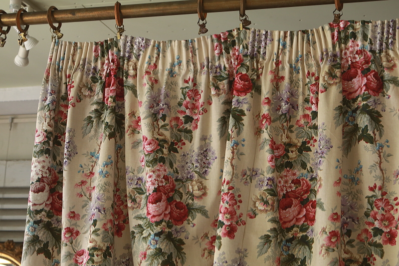 薔薇のヴィンテージカーテン　イギリス　アンティークストリュフ