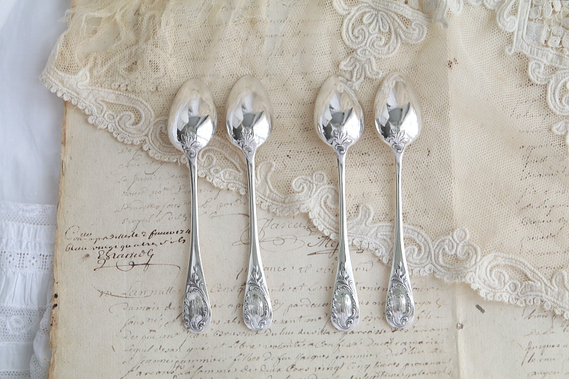 クリストフル Christofle　花のモノグラムティースプーン　フランス　アンティークストリュフ