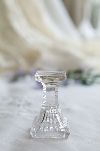 プレスガラスのアクセサリースタンド　フランス　アンティークストリュフ