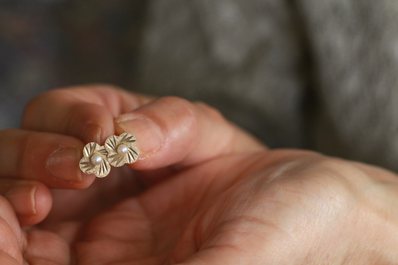 パールのフラワーピアス　イギリス　ヴィンテージジュエリー　アンティークストリュフ