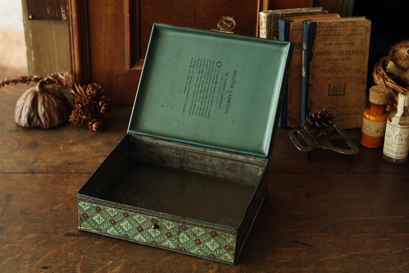 the red boyのビスケット缶　huntry and palmers イギリス　アンティークストリュフ