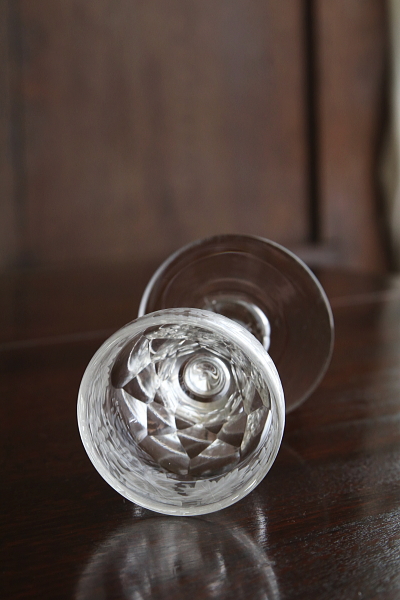 葡萄文カットクリスタルリキュールグラス　ヴィクトリアン　イギリス　アンティークストリュフ