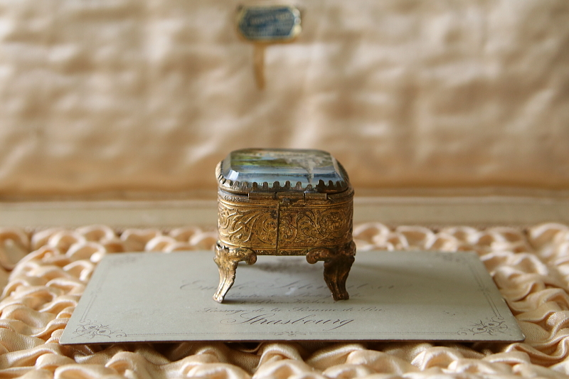 厚ガラスのジュエリーボックス　lourdes ルルド　フランス アンティークストリュフ