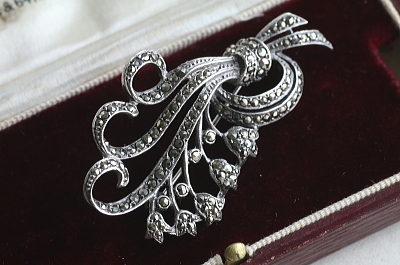 マーカサイトシルバーブローチ　スズラン　ヨーロッパ　アンティークストリュフ