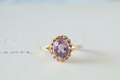 オーバルカットアメシストリング　イギリス　アンティークストリュフ