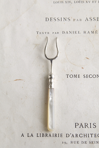 小さなサービングフォーク　ヴィクトリアン　イギリス　アンティークストリュフ