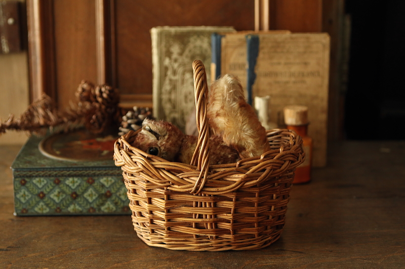 小さなハンドルバスケット　イギリス　チャイルドバスケット　アンティークストリュフ