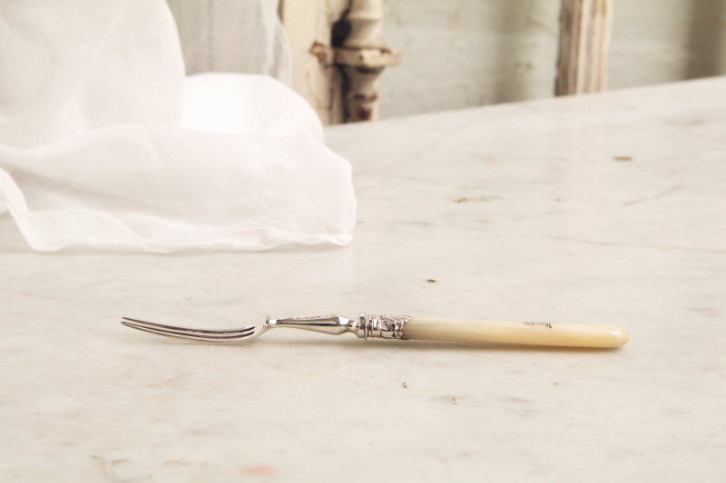 スターリングシルバーデザートフォーク　マザーオブパールハンドル　龍紋　William Gibson & John Lawrence Langman　イギリス　アンティークストリュフ