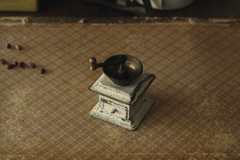 ブリキの箱型スパイスミル　フランス　アンティークストリュフ