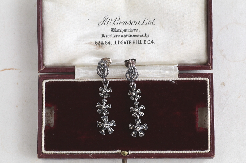 マーカサイトの花シルバーピアス　ヨーロッパ　アンティークストリュフ