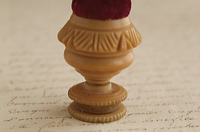 ベジタブルアイボリーのピンクッション　ヴィクトリアン　イギリス アンティークストリュフ