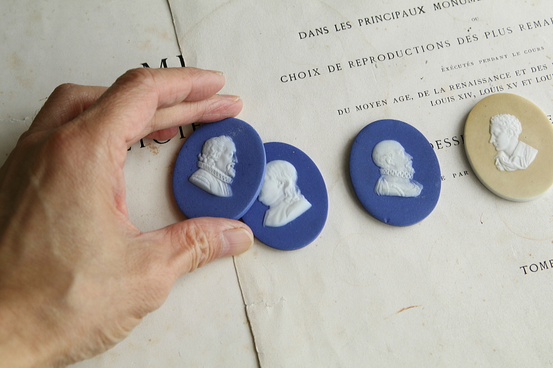 アンティークジャスパーウェアカメオ　偉人たちの肖像　メダリオン　イギリス アンティークストリュフ