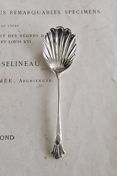 ヴィクトリアン　シェル型サービングスプーン　イギリス　アンティークストリュフ