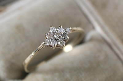 メレダイヤ　ダイヤシェイプリング　イギリス　アンティークストリュフ