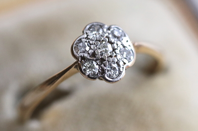 シングルカットダイヤモンドデイジーリング　イギリス　アンティークストリュフ