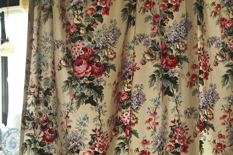 薔薇のヴィンテージカーテン　イギリス　アンティークストリュフ