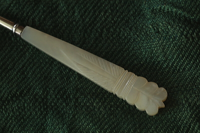 マザーオブパールハンドルのシルバーホーク　ブレッドフォーク　ミニフォーク　イギリス　アンティークストリュフ