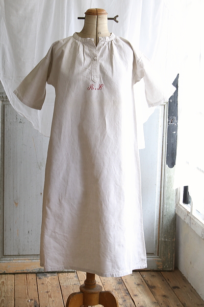 イニシャル刺繍のリネンナイティ　フランス　アンティークストリュフ