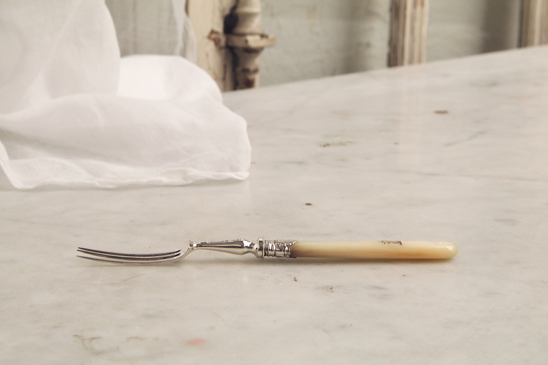 スターリングシルバーデザートフォーク　マザーオブパールハンドル　龍紋　William Gibson & John Lawrence Langman　イギリス　アンティークストリュフ