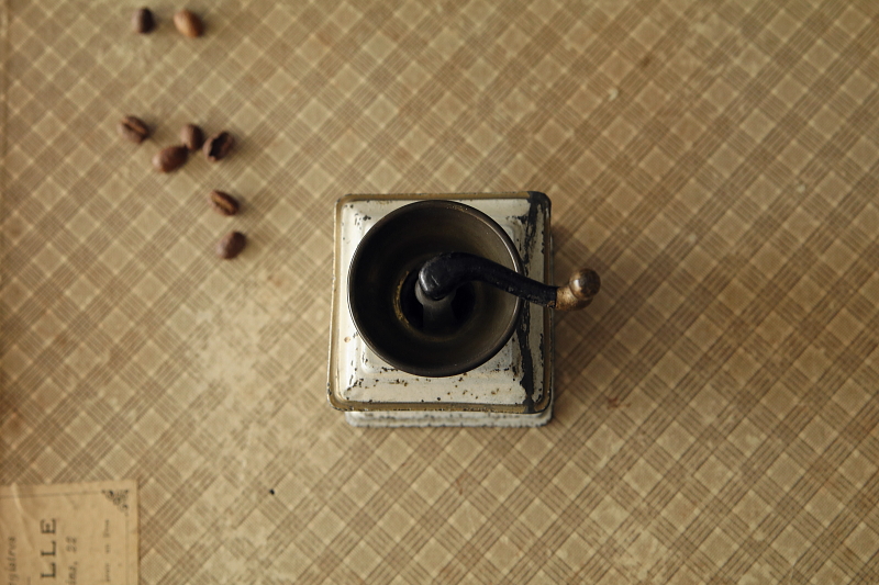 ブリキの箱型スパイスミル　フランス　アンティークストリュフ