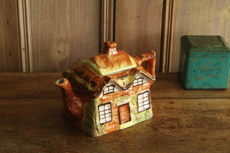 カントリーコテージティーポット　price and kensington PARAMOUNT POTTERY　アンティークストリュフ