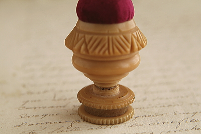 ベジタブルアイボリーのピンクッション　ヴィクトリアン　イギリス アンティークストリュフ