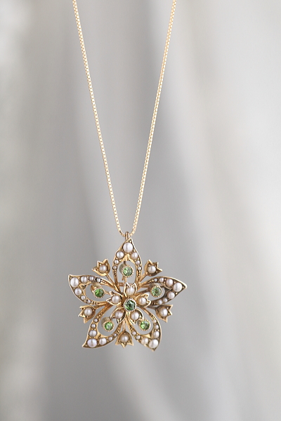 デマントイドガーネット　パール　フラワーペンダントブローチ　イギリス　アンティークストリュフ 202602027