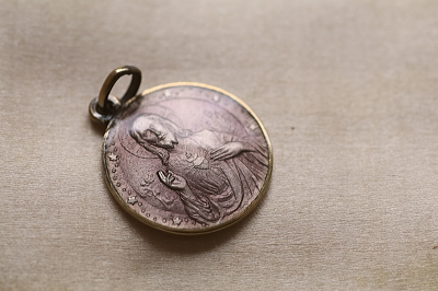 カラーエナメルのメダイ　スペイン　アンティークストリュフ