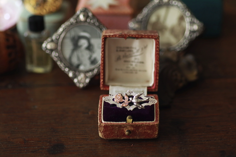 シルバーアンドゴールド　ツバメのブローチ　エドワーディアン　イギリス　アンティークストリュフ