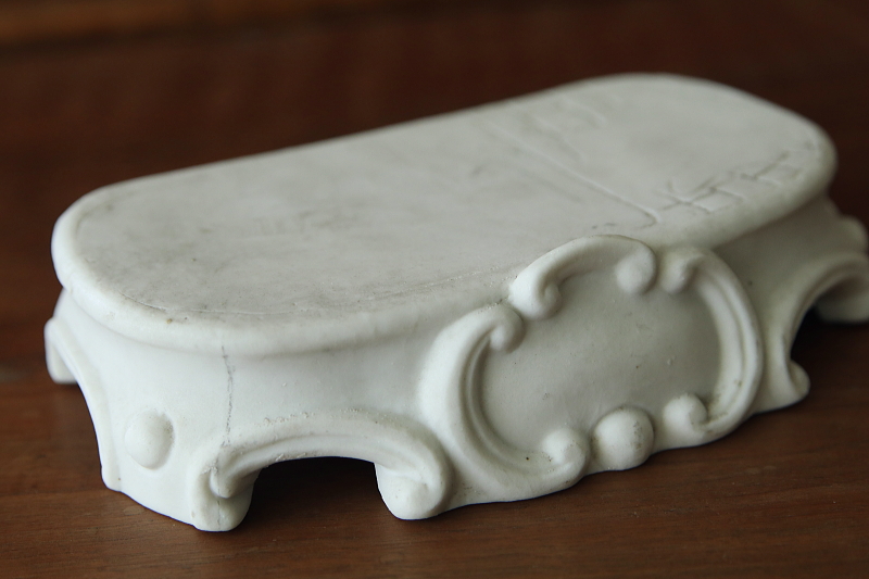 ホワイトビスクのステージ　フランス　アンティークストリュフ