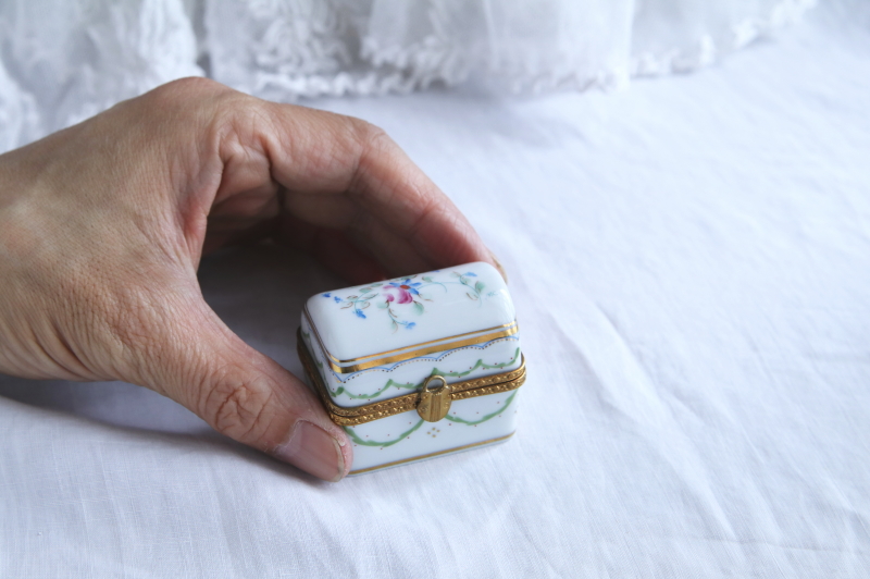 リモージュポーセリンボックス　limoges フランス　アンティークストリュフ