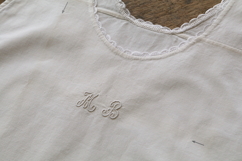 イニシャル刺繍のリネンナイティ　フランス　アンティークストリュフ