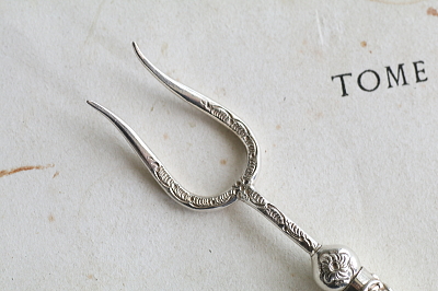 小さなサービングフォーク　ヴィクトリアン　イギリス　アンティークストリュフ