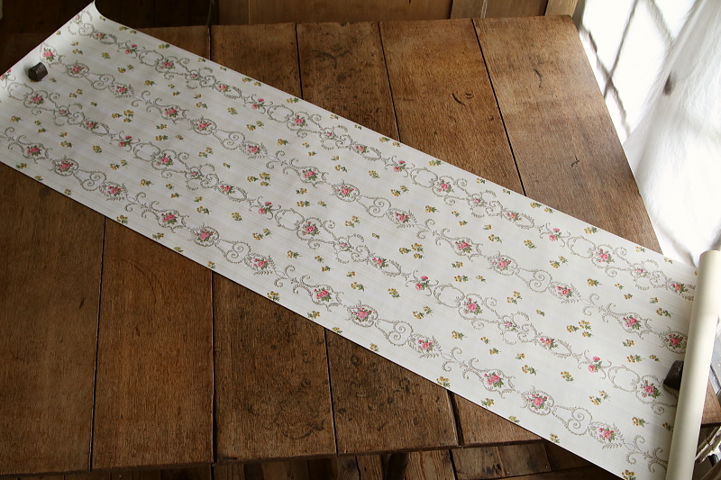 小薔薇のウォールペーパー　フランス　アンティークストリュフ 20250919