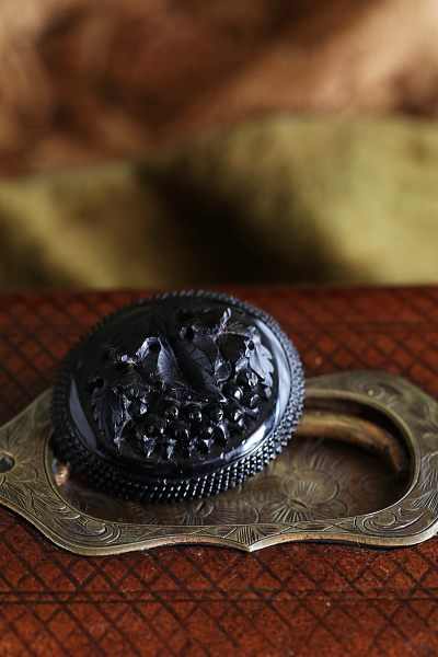 薔薇のジェットブローチ　イギリス　ヴィクトリアン アンティークストリュフ 20251024