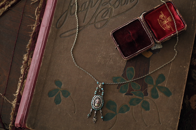 天子のエナメルミニアチュール　ターコイズアンドパール　シルバーペンダント　ヨーロッパ　アンティークストリュフ