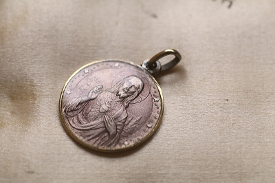 カラーエナメルのメダイ　スペイン　アンティークストリュフ