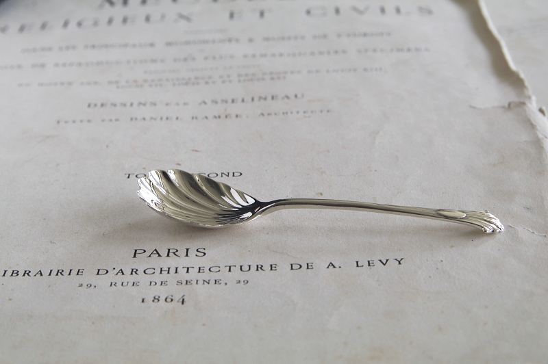 ヴィクトリアン　シェル型サービングスプーン　イギリス　アンティークストリュフ