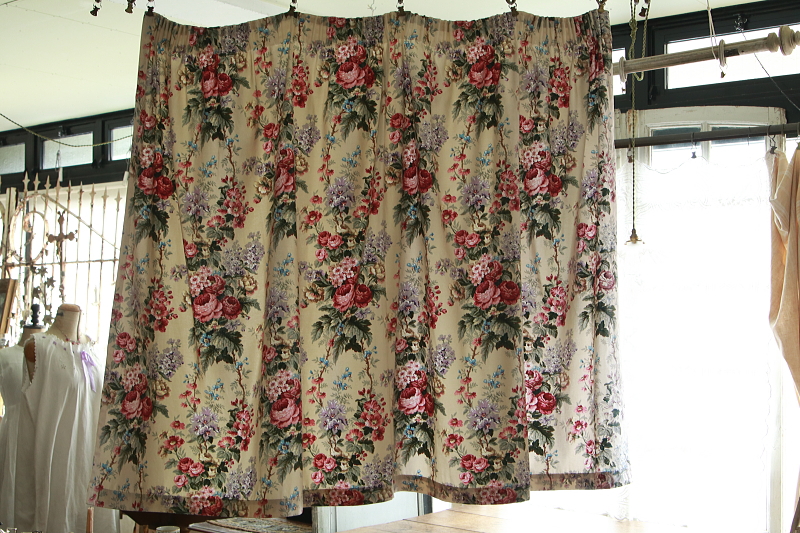 薔薇のヴィンテージカーテン　イギリス　アンティークストリュフ