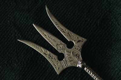 マザーオブパールハンドルのシルバーホーク　ブレッドフォーク　ミニフォーク　イギリス　アンティークストリュフ