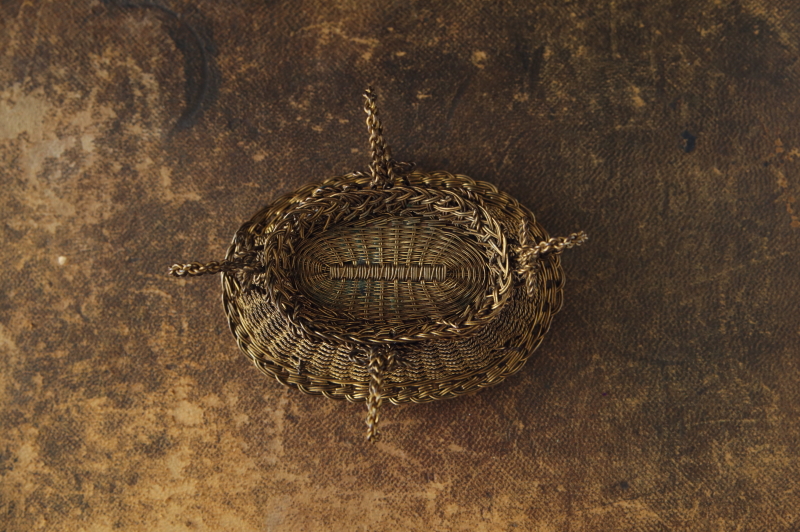 ワイヤーパニエのジュエリーボックス　アンティークジュエリー　ヴィンテージジュエリー　フランス　アンティークストリュフ