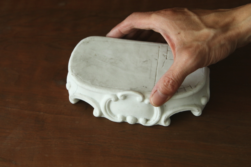 ホワイトビスクのステージ　フランス　アンティークストリュフ