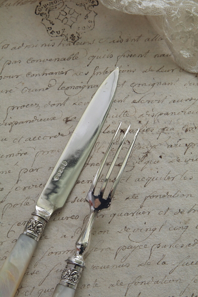 マザーオブパールハンドルデザートナイフ＆フォーク　イギリス　アンティークストリュフ