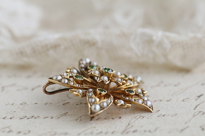 デマントイドガーネット　パール　フラワーペンダントブローチ　イギリス　アンティークストリュフ 202602027